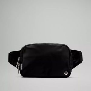 LARGE Lululemon Everywhere Belt Bag- Black